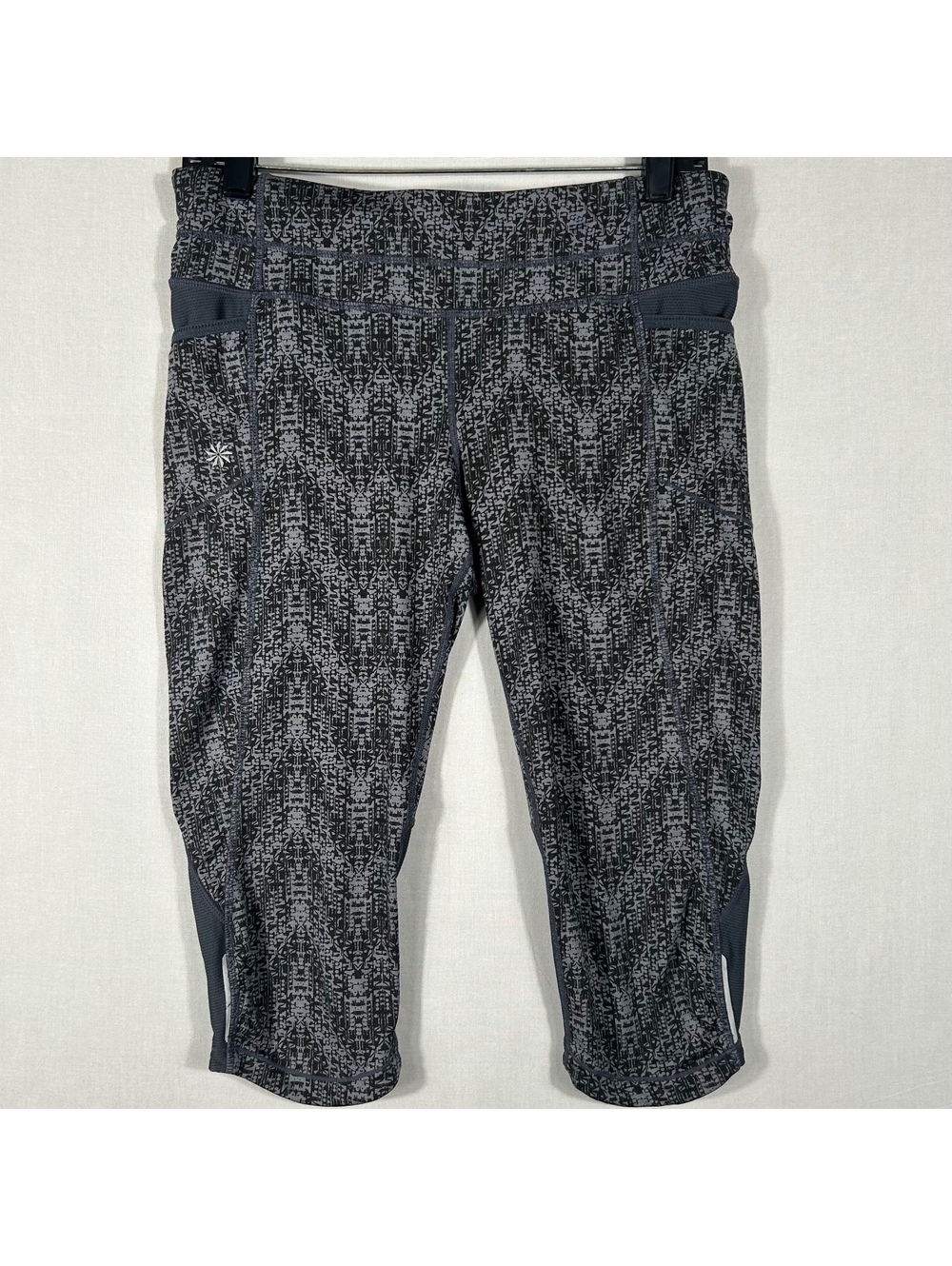 Athleta Womens Gray Black Size Medium Capri Crop Legging Yoga Pants Drawstring